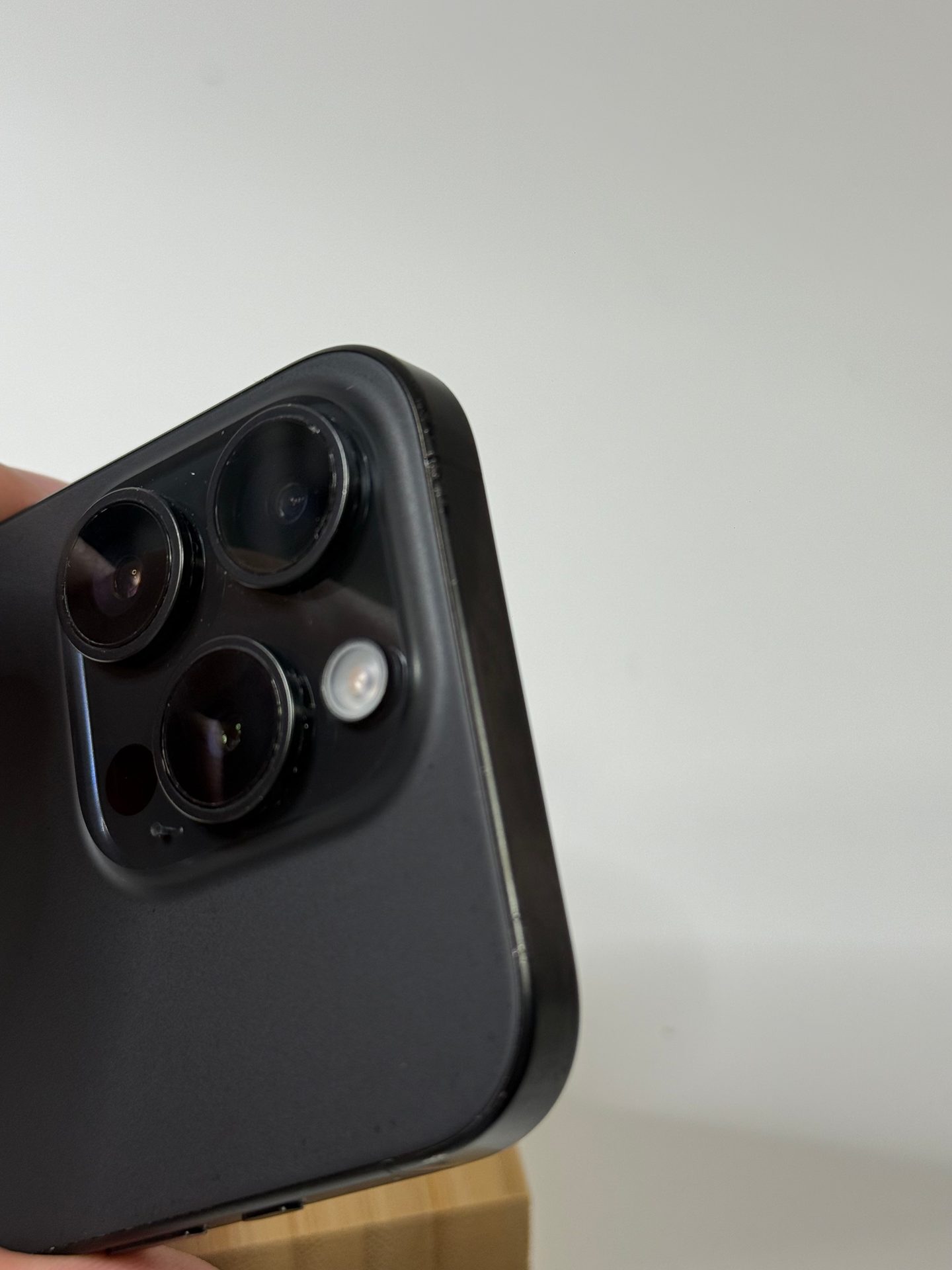 Apple iPhone 15 Pro - Black, 128 GB, Bun - 4