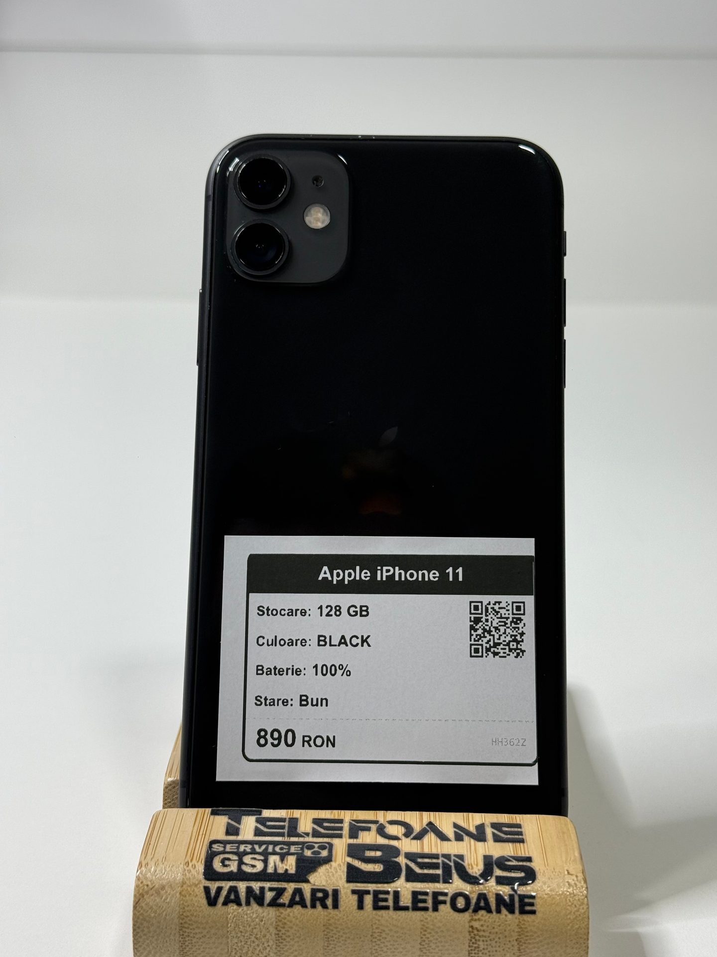Apple iPhone 11 - Black, 128 GB, Bun - 3