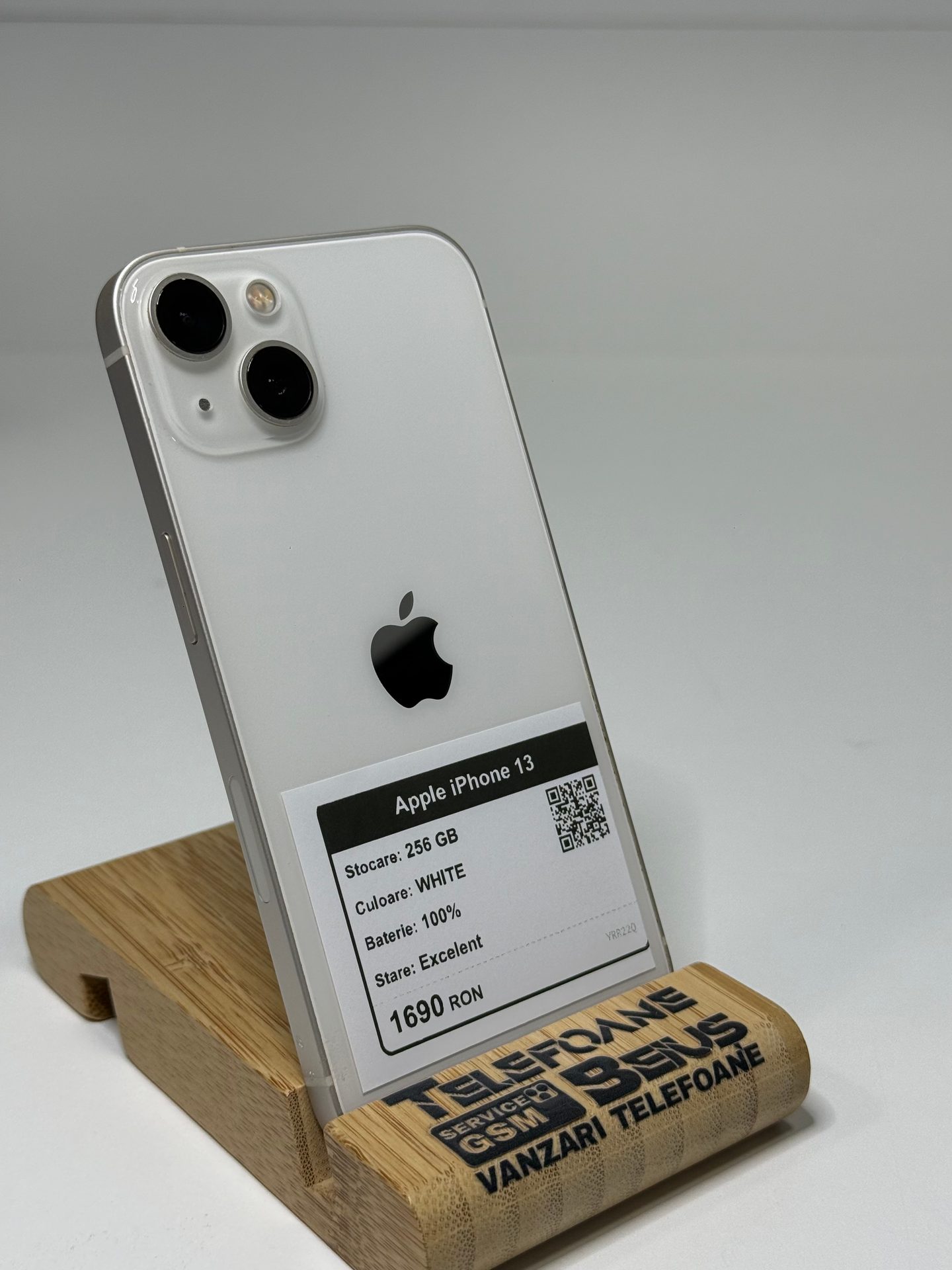 Apple iPhone 13 - White, 256 GB, Excelent - 2