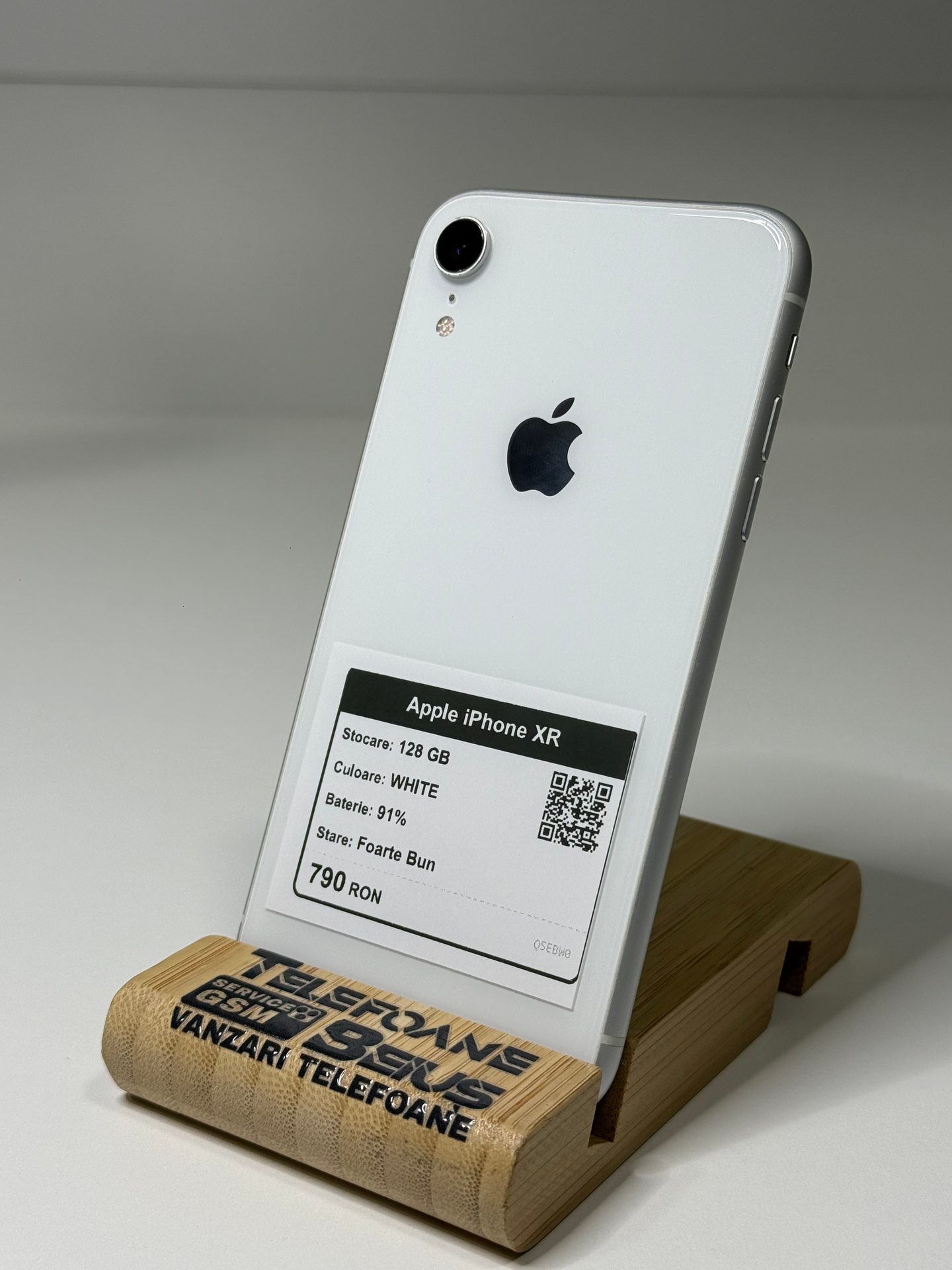 Apple iPhone XR - White, 128 GB, Foarte Bun - 1