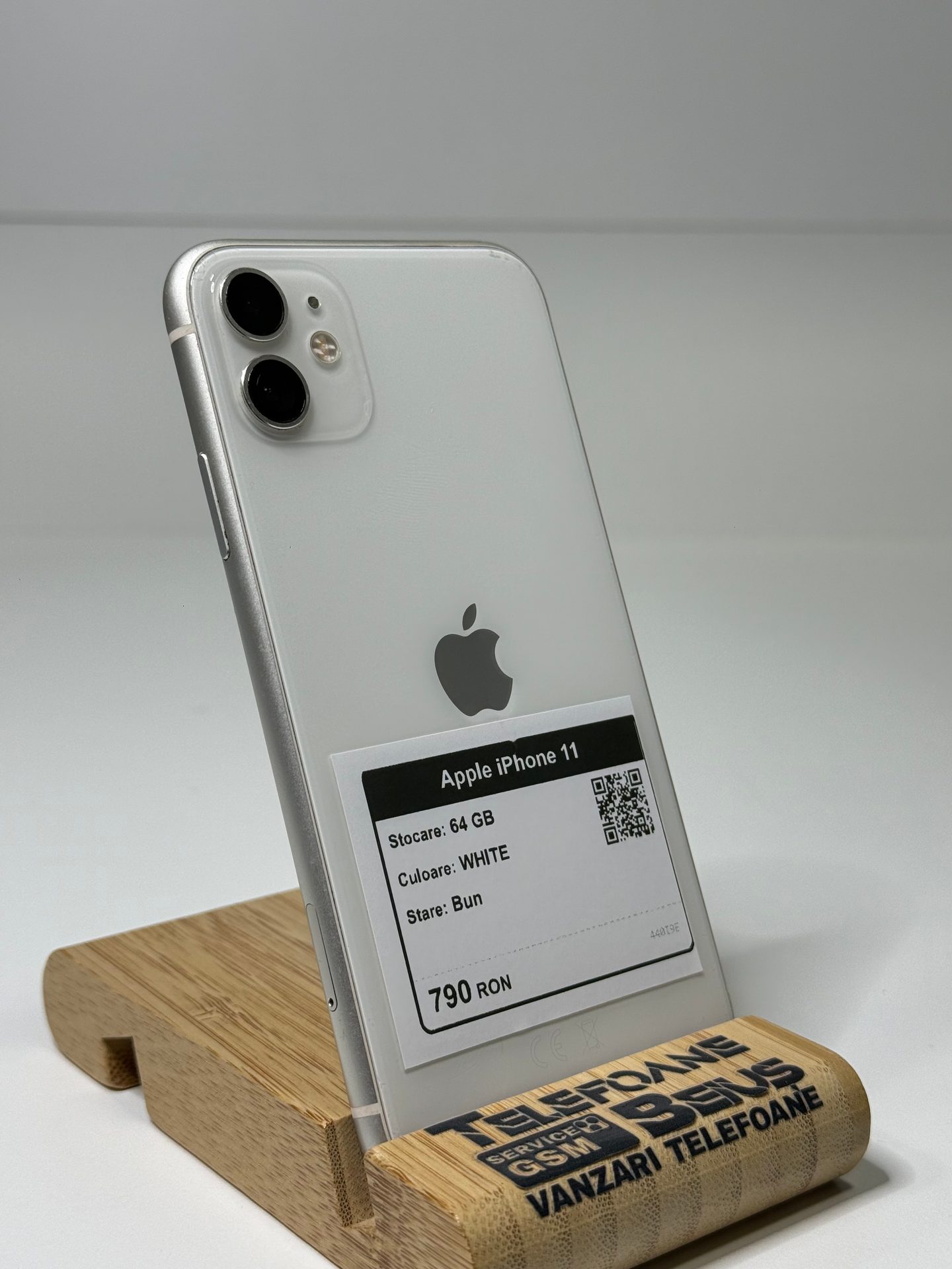 Apple iPhone 11 - White, 64 GB, Bun - 2
