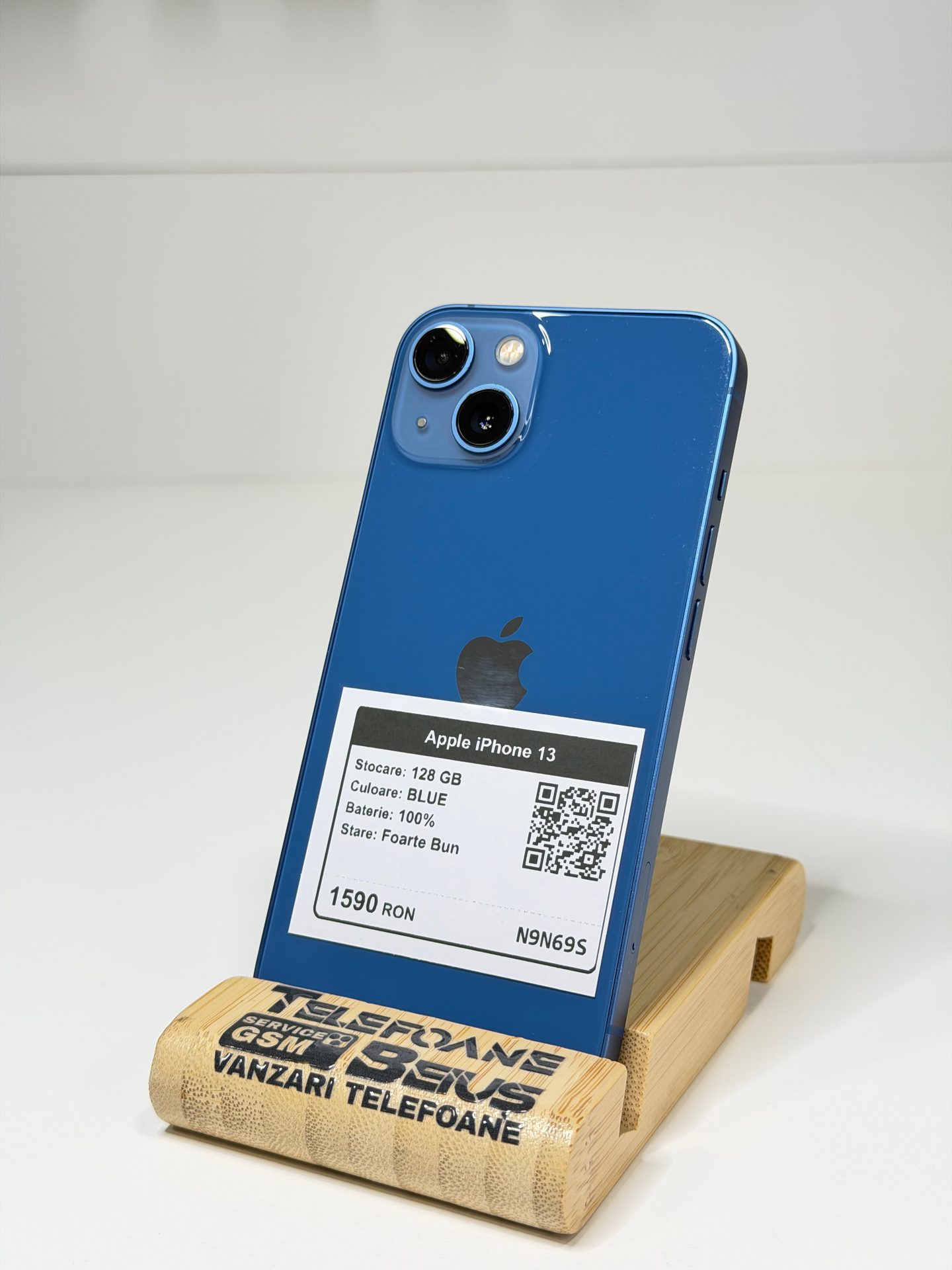 Apple iPhone 13