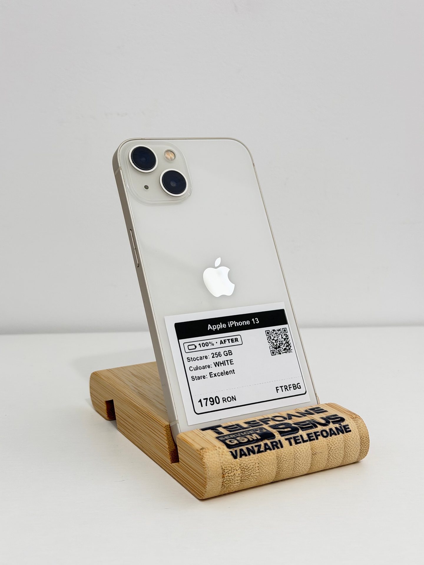 Apple iPhone 13 - White, 256 GB, Excelent - 2
