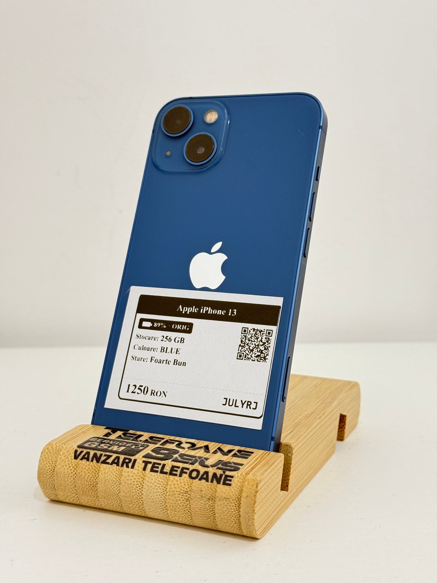 Apple iPhone 13